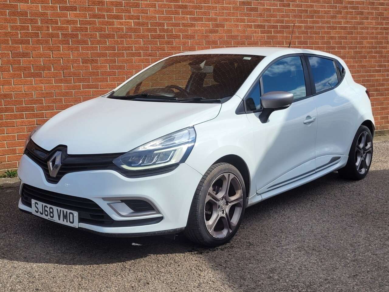 A 2018 RENAULT CLIO 0.9 TCe GT Line Hatchback 5dr Petrol Manual Euro 6 (s/s) (90 ps) A 2018 RENAULT CLIO 0.9 TCe GT Line Hatchback 5dr Petrol Manual Euro 6 (s/s) (90 ps)