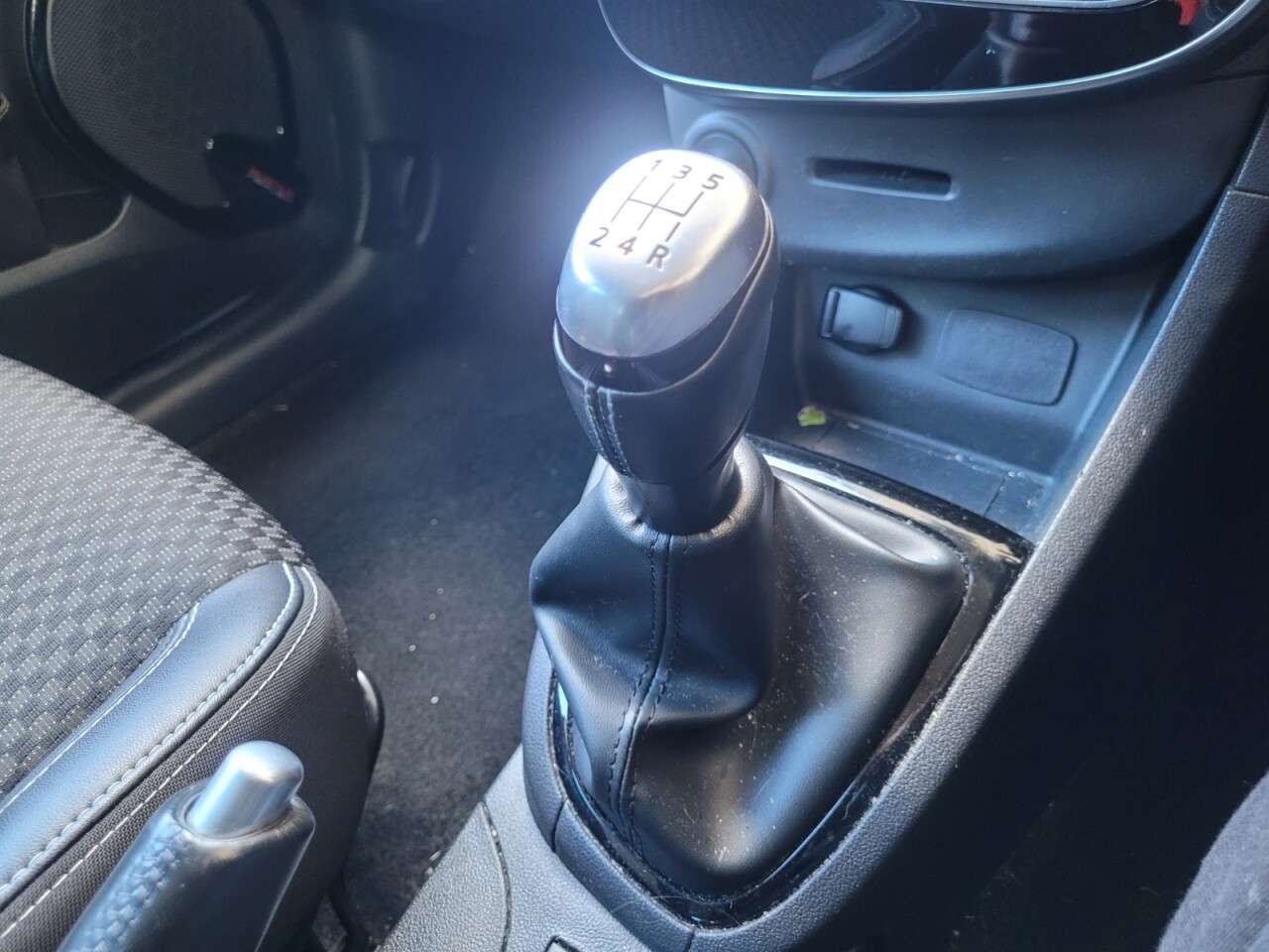 2018 RENAULT CLIO 2018 RENAULT CLIO