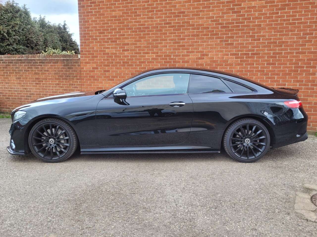 A 2020 MERCEDES-BENZ E-CLASS 2.0 E350 AMG Line (Premium Plus) Coupe 2dr Petrol G-Tronic+ Euro 6 (s/s) (3 A 2020 MERCEDES-BENZ E-CLASS 2.0 E350 AMG Line (Premium Plus) Coupe 2dr Petrol G-Tronic+ Euro 6 (s/s) (3