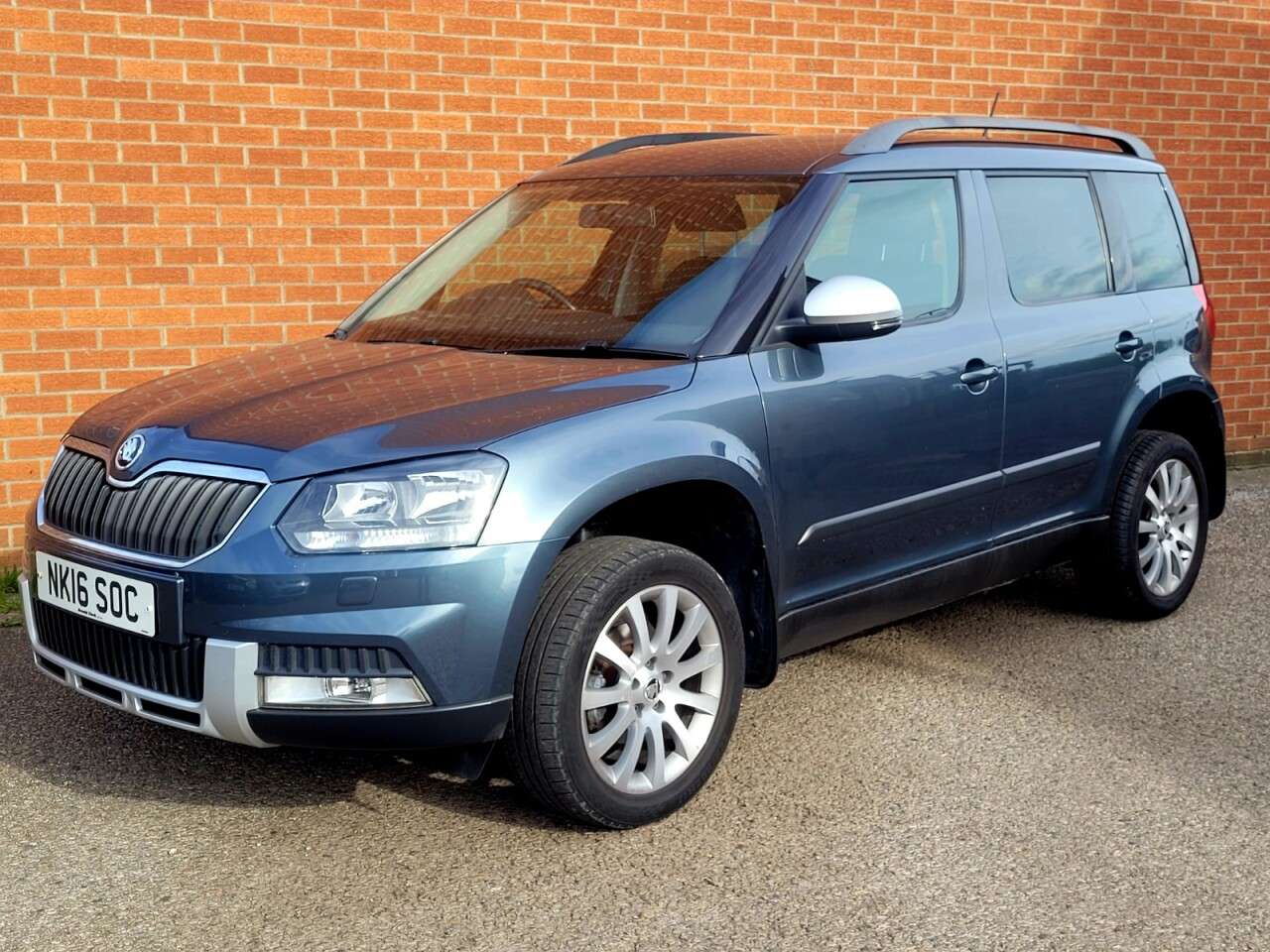 A 2016 SKODA YETI 1.2 TSI SE Outdoor 5dr Petrol DSG Euro 6 (s/s) (110 ps) A 2016 SKODA YETI 1.2 TSI SE Outdoor 5dr Petrol DSG Euro 6 (s/s) (110 ps)