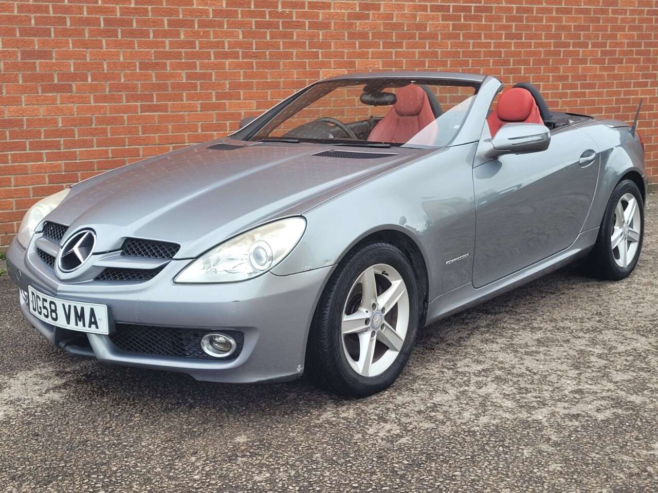 A 2008 MERCEDES-BENZ SLK 1.8 SLK200K Convertible 2dr Petrol Tiptronic Euro 4 (184 ps) A 2008 MERCEDES-BENZ SLK 1.8 SLK200K Convertible 2dr Petrol Tiptronic Euro 4 (184 ps)