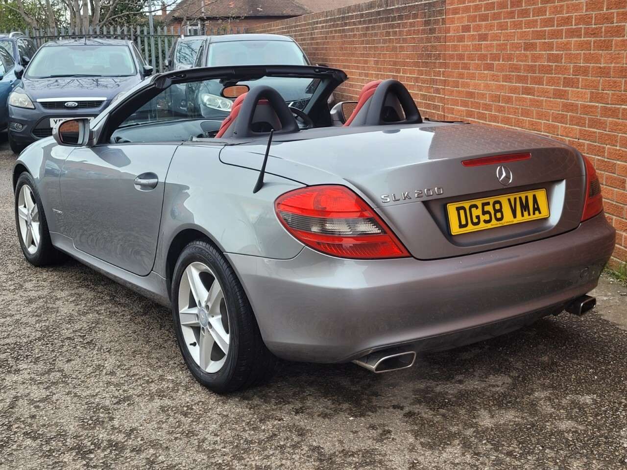 A 2008 MERCEDES-BENZ SLK 1.8 SLK200K Convertible 2dr Petrol Tiptronic Euro 4 (184 ps) A 2008 MERCEDES-BENZ SLK 1.8 SLK200K Convertible 2dr Petrol Tiptronic Euro 4 (184 ps)