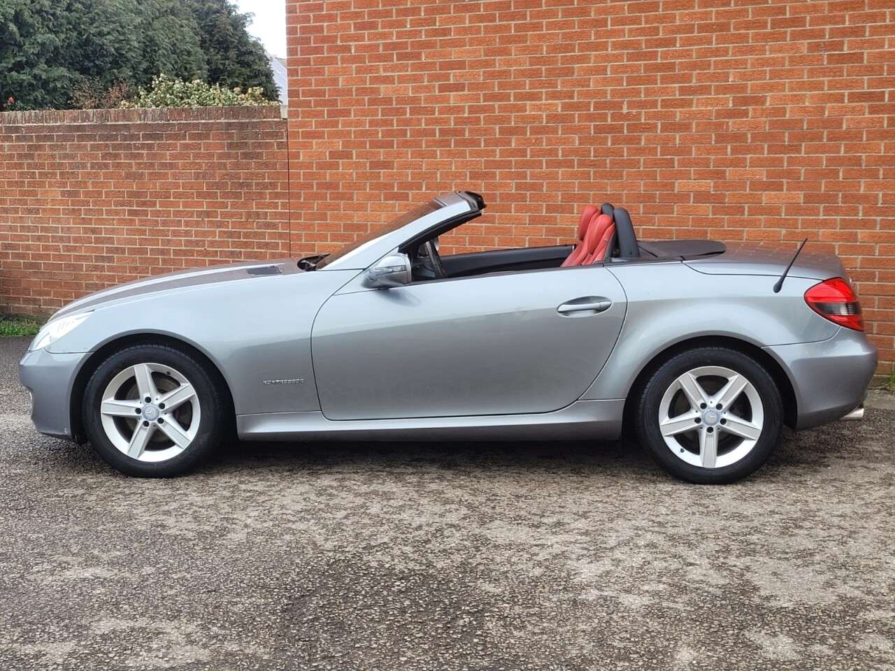 A 2008 MERCEDES-BENZ SLK 1.8 SLK200K Convertible 2dr Petrol Tiptronic Euro 4 (184 ps) A 2008 MERCEDES-BENZ SLK 1.8 SLK200K Convertible 2dr Petrol Tiptronic Euro 4 (184 ps)