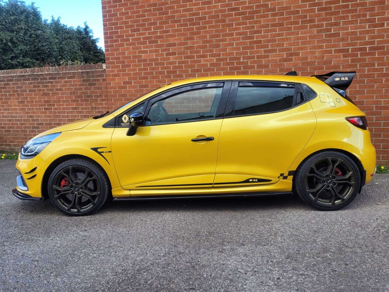 A 2015 RENAULT CLIO 1.6 TCe Renaultsport Nav Lux Hatchback 5dr Petrol Auto Euro 6 (200 ps) A 2015 RENAULT CLIO 1.6 TCe Renaultsport Nav Lux Hatchback 5dr Petrol Auto Euro 6 (200 ps)