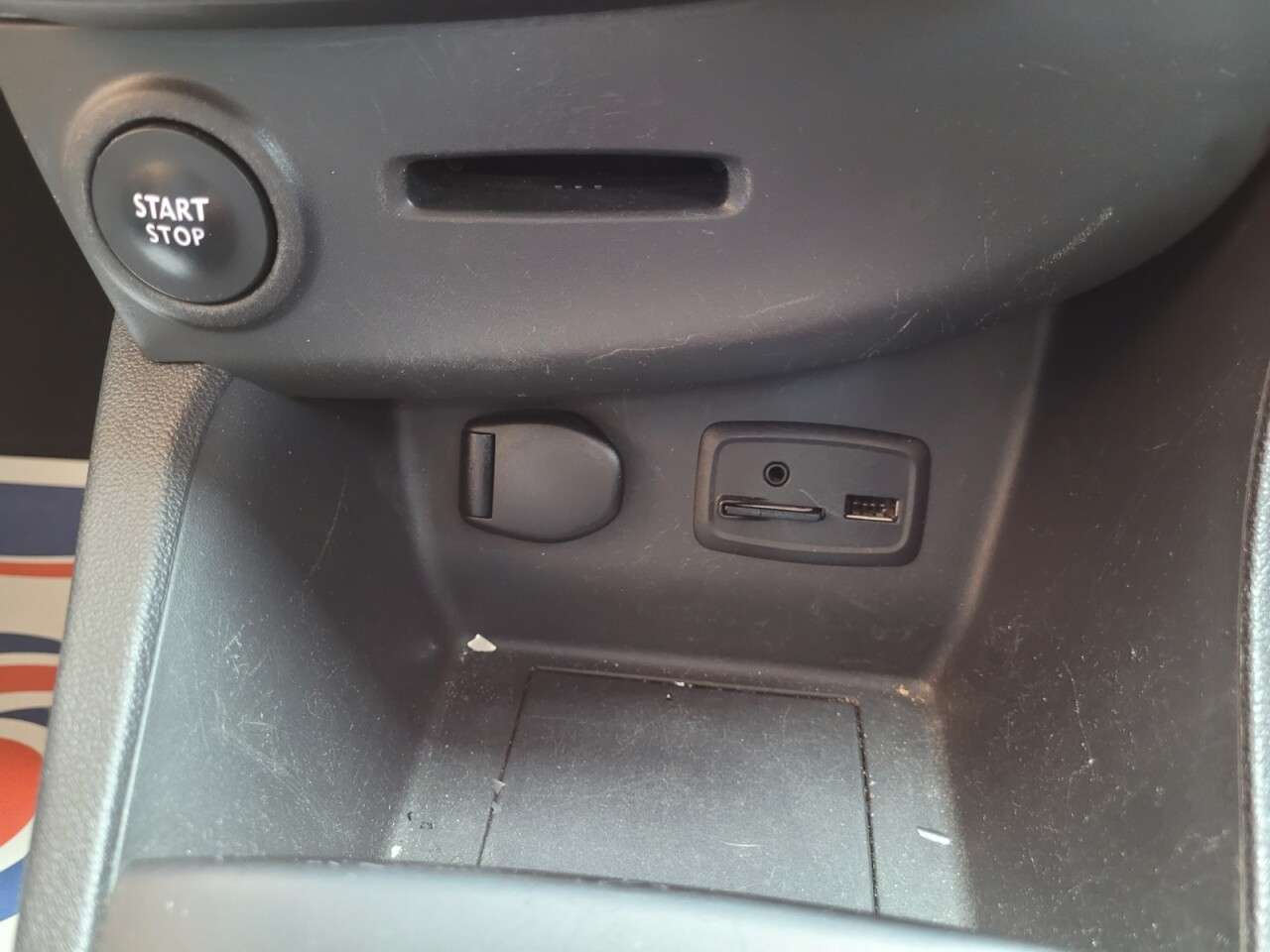 2015 RENAULT CLIO 2015 RENAULT CLIO