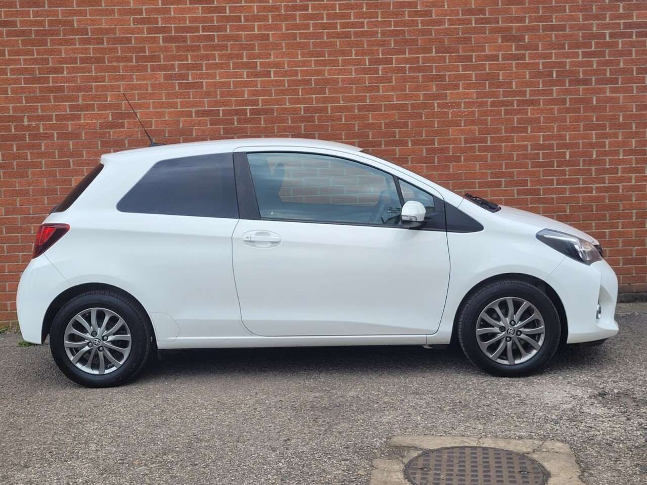2017 TOYOTA YARIS 2017 TOYOTA YARIS