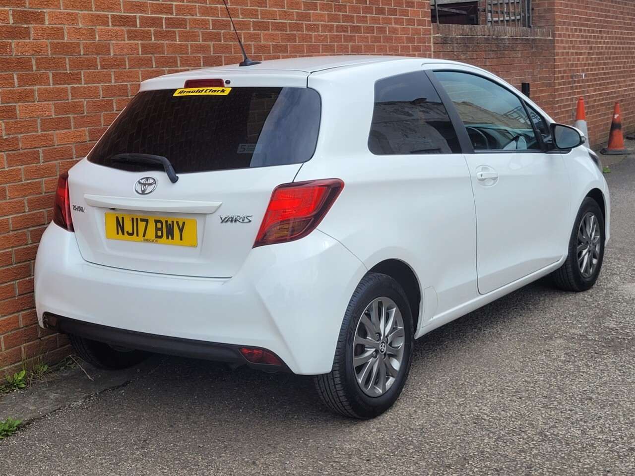 2017 TOYOTA YARIS 2017 TOYOTA YARIS
