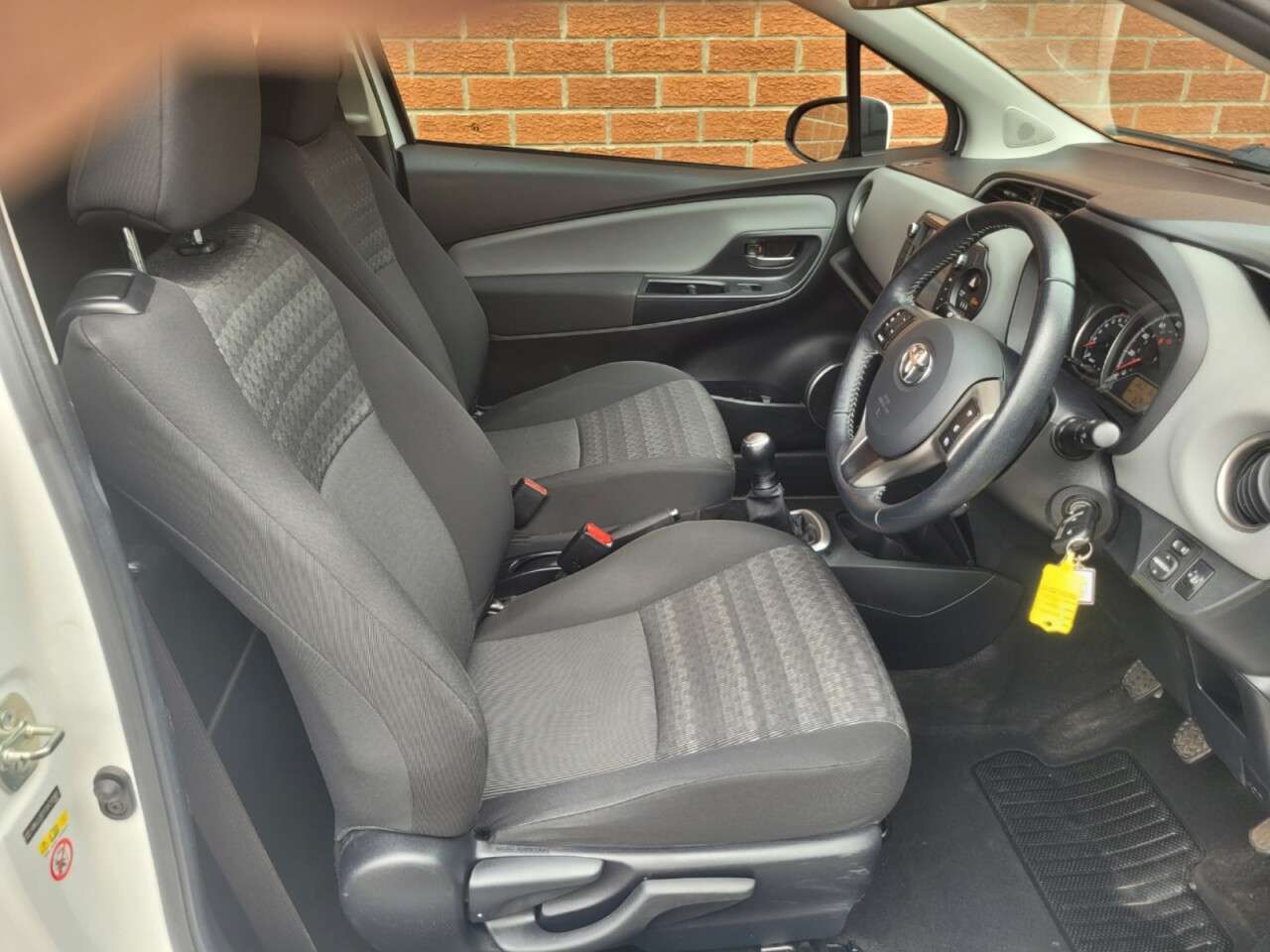 2017 TOYOTA YARIS 2017 TOYOTA YARIS