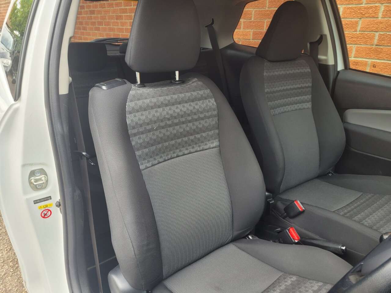 2017 TOYOTA YARIS 2017 TOYOTA YARIS
