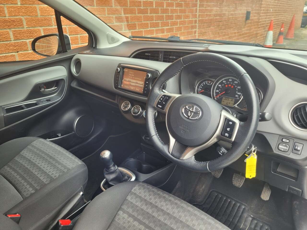 2017 TOYOTA YARIS 2017 TOYOTA YARIS