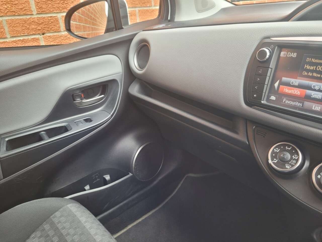 2017 TOYOTA YARIS 2017 TOYOTA YARIS