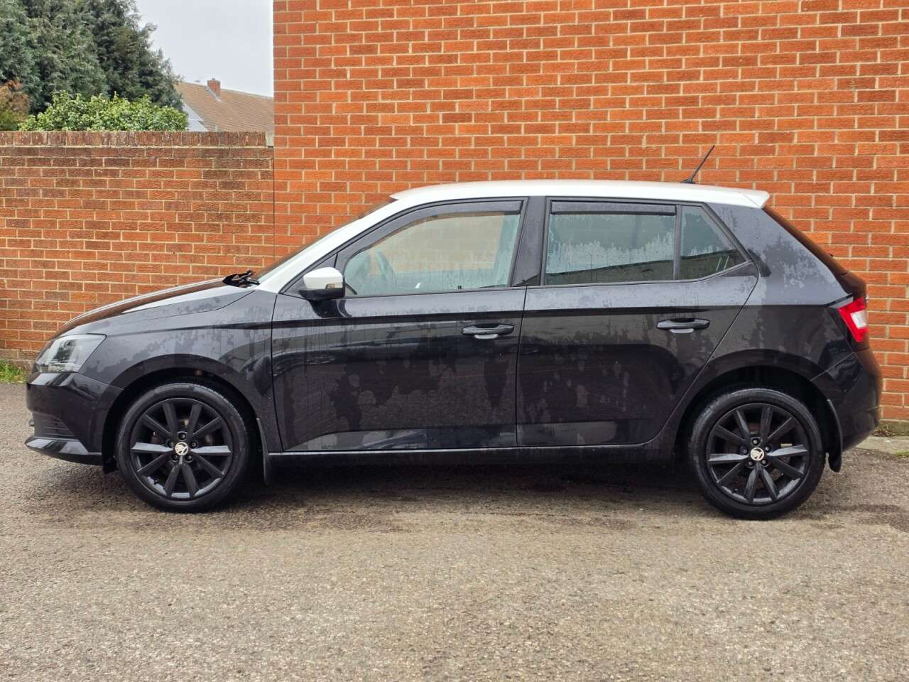 A 2016 SKODA FABIA 1.0 Colour Edition Hatchback 5dr Petrol Manual Euro 6 (s/s) (75 ps) A 2016 SKODA FABIA 1.0 Colour Edition Hatchback 5dr Petrol Manual Euro 6 (s/s) (75 ps)