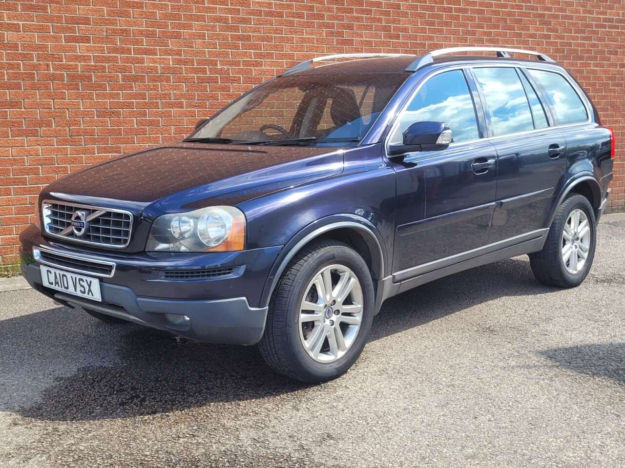 A 2010 VOLVO XC90 2.4 D5 SE SUV 5dr Diesel Geartronic AWD (224 g/km, 182 bhp) A 2010 VOLVO XC90 2.4 D5 SE SUV 5dr Diesel Geartronic AWD (224 g/km, 182 bhp)