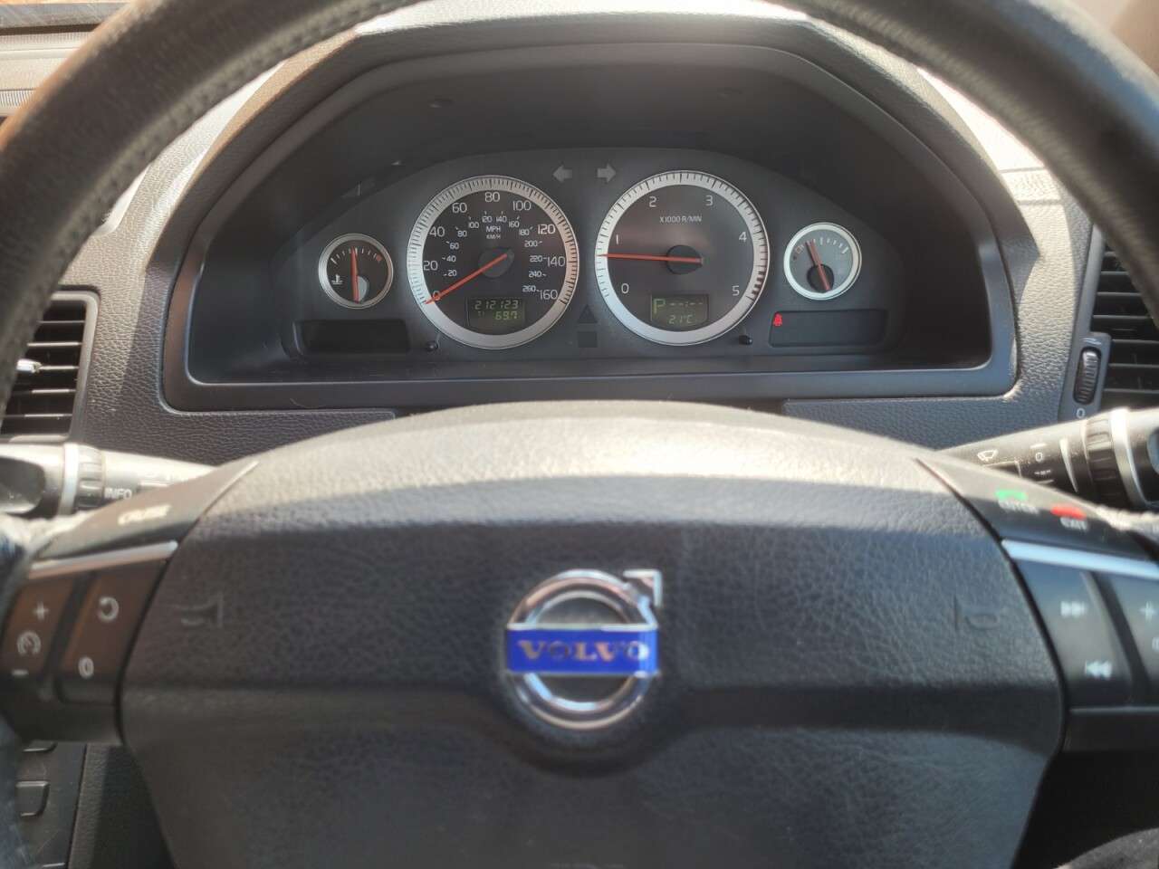 2010 VOLVO XC90 2010 VOLVO XC90