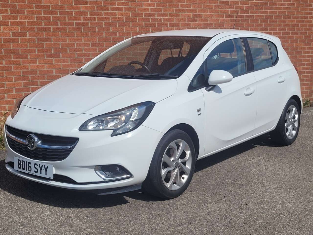 A 2016 VAUXHALL CORSA 1.4i ecoFLEX SRi Hatchback 5dr Petrol Manual Euro 6 (90 ps) READY TO DRIVE A 2016 VAUXHALL CORSA 1.4i ecoFLEX SRi Hatchback 5dr Petrol Manual Euro 6 (90 ps) READY TO DRIVE