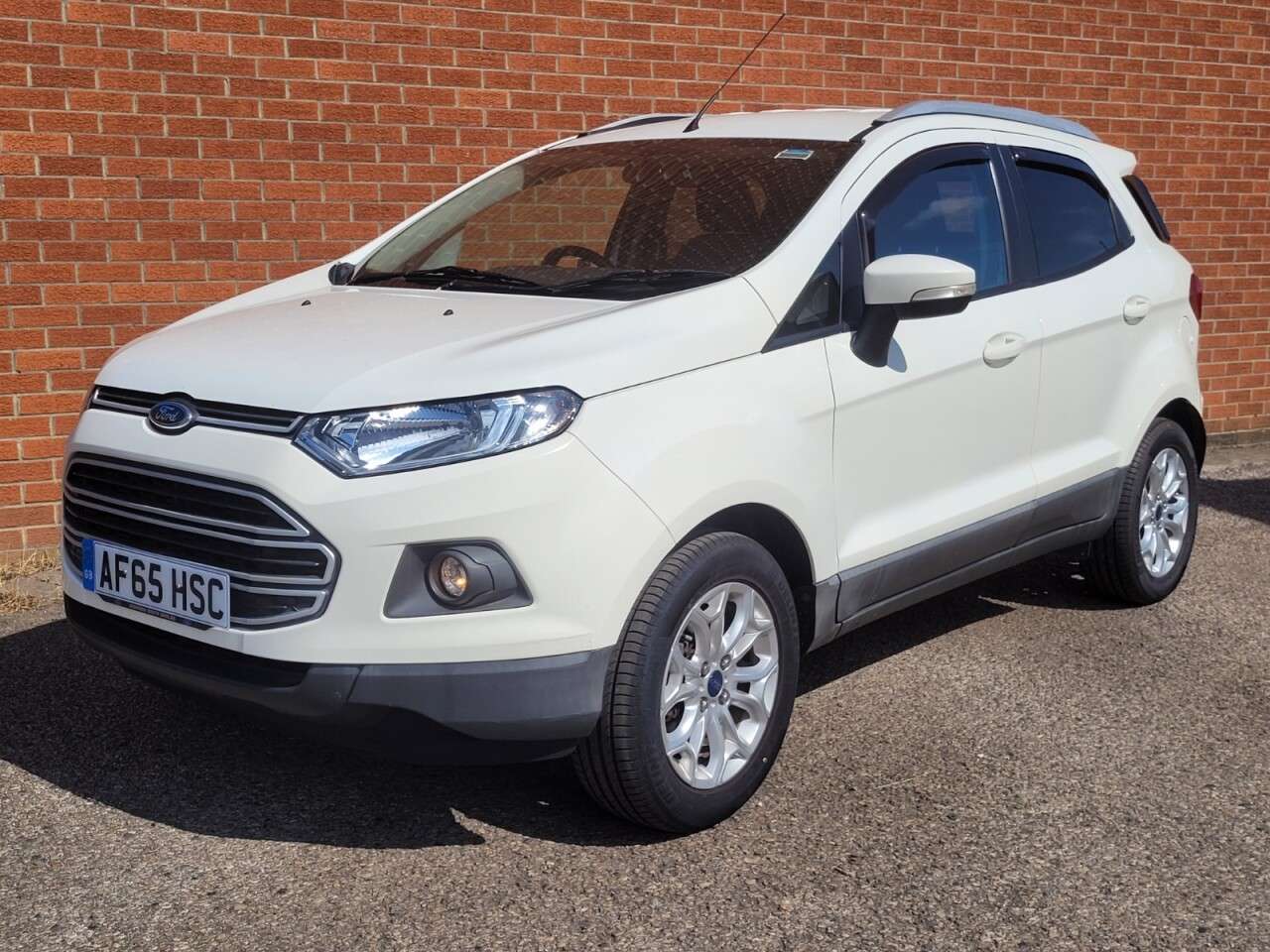 A 2015 FORD ECOSPORT 1.0T EcoBoost Zetec SUV 5dr Petrol Manual 2WD Euro 6 (s/s) (125 ps) A 2015 FORD ECOSPORT 1.0T EcoBoost Zetec SUV 5dr Petrol Manual 2WD Euro 6 (s/s) (125 ps)