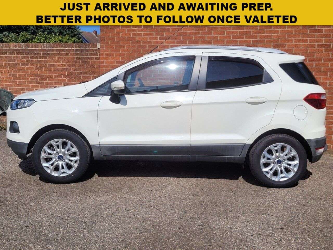 A 2015 FORD ECOSPORT 1.0T EcoBoost Zetec SUV 5dr Petrol Manual 2WD Euro 6 (s/s) (125 ps) A 2015 FORD ECOSPORT 1.0T EcoBoost Zetec SUV 5dr Petrol Manual 2WD Euro 6 (s/s) (125 ps)