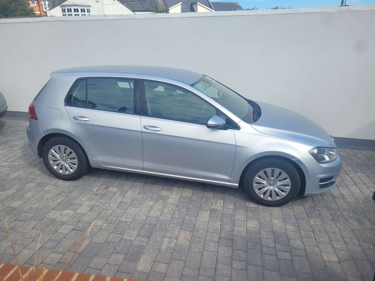 A 2014 VOLKSWAGEN GOLF 1.2 TSI BlueMotion Tech S Hatchback 5dr Petrol Manual Euro 5 (s/s) (85 ps) A 2014 VOLKSWAGEN GOLF 1.2 TSI BlueMotion Tech S Hatchback 5dr Petrol Manual Euro 5 (s/s) (85 ps)