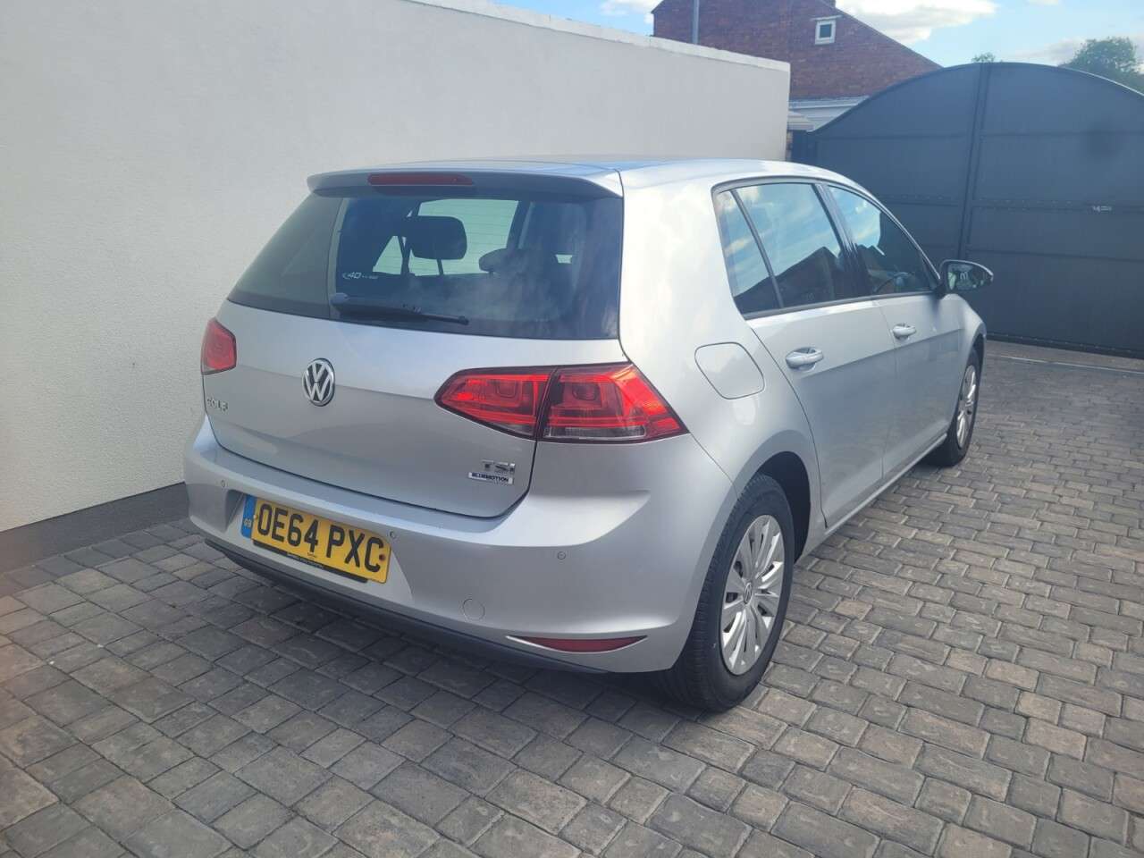 A 2014 VOLKSWAGEN GOLF 1.2 TSI BlueMotion Tech S Hatchback 5dr Petrol Manual Euro 5 (s/s) (85 ps) A 2014 VOLKSWAGEN GOLF 1.2 TSI BlueMotion Tech S Hatchback 5dr Petrol Manual Euro 5 (s/s) (85 ps)