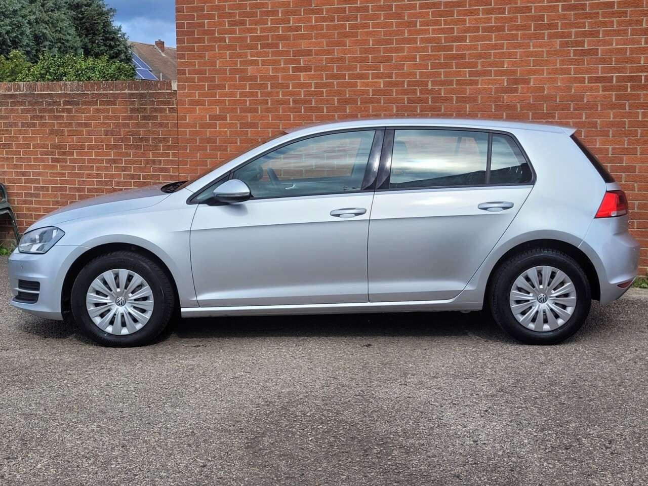 A 2014 VOLKSWAGEN GOLF 1.2 TSI BlueMotion Tech S Hatchback 5dr Petrol Manual Euro 5 (s/s) (85 ps) A 2014 VOLKSWAGEN GOLF 1.2 TSI BlueMotion Tech S Hatchback 5dr Petrol Manual Euro 5 (s/s) (85 ps)
