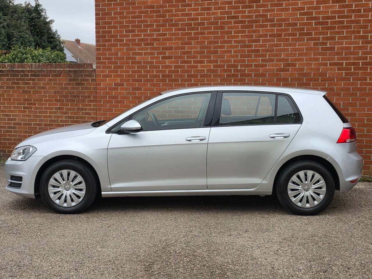 A 2014 VOLKSWAGEN GOLF 1.2 TSI BlueMotion Tech S Hatchback 5dr Petrol Manual Euro 5 (s/s) (85 ps) A 2014 VOLKSWAGEN GOLF 1.2 TSI BlueMotion Tech S Hatchback 5dr Petrol Manual Euro 5 (s/s) (85 ps)