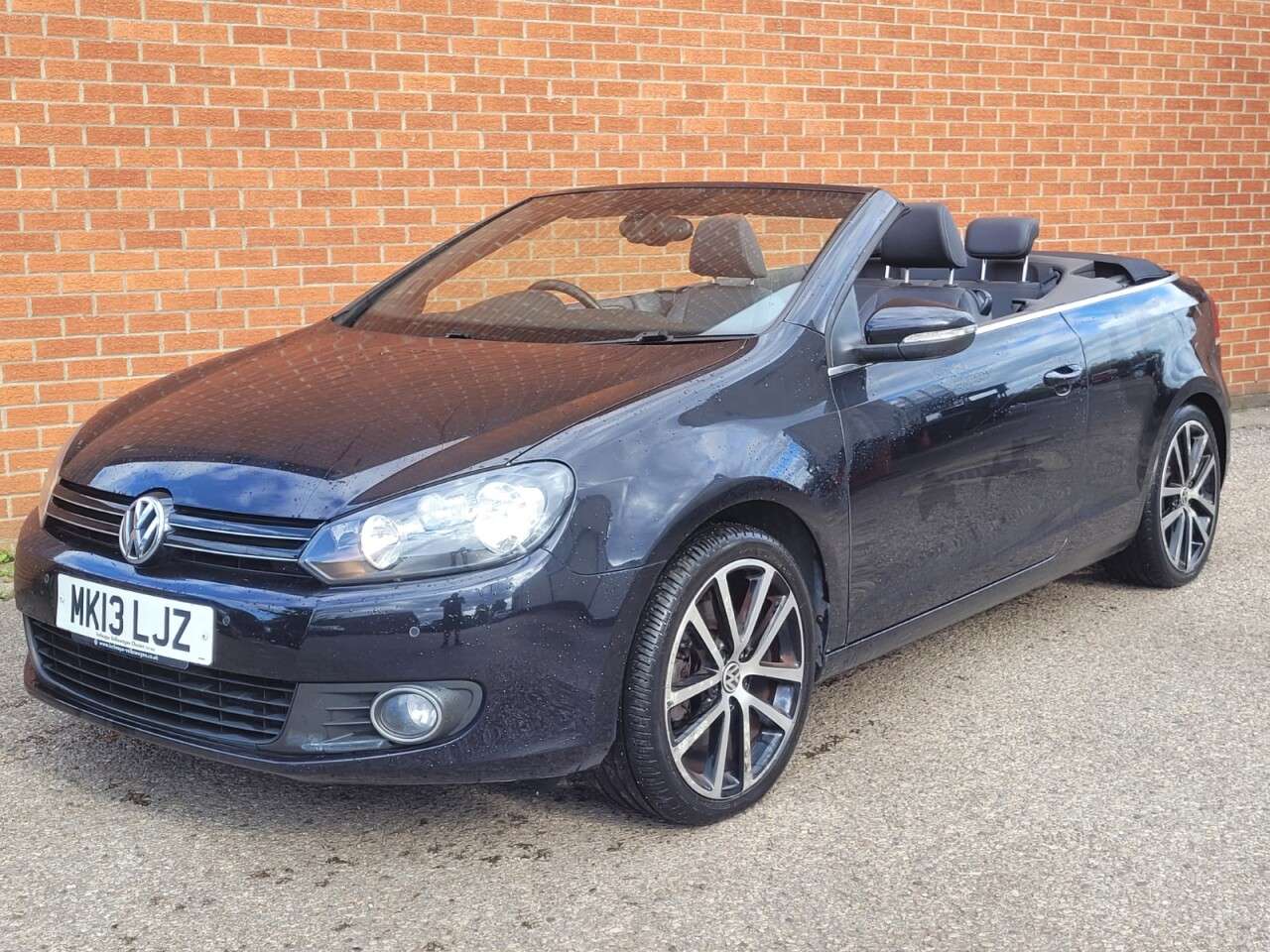 A 2013 VOLKSWAGEN GOLF 2.0 TDI BlueMotion Tech GT Cabriolet 2dr Diesel Manual Euro 5 (s/s) (140 ps A 2013 VOLKSWAGEN GOLF 2.0 TDI BlueMotion Tech GT Cabriolet 2dr Diesel Manual Euro 5 (s/s) (140 ps