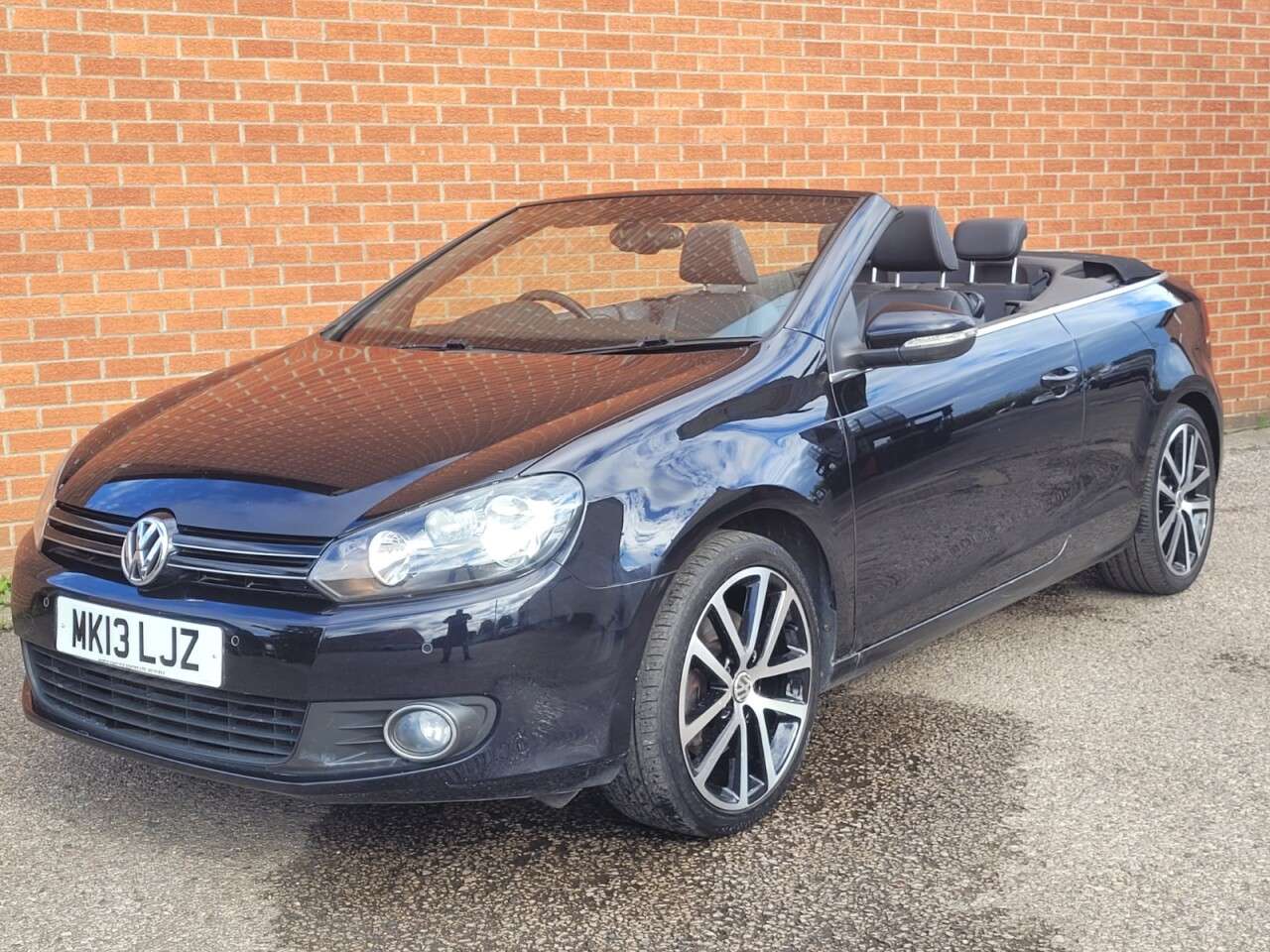 A 2013 VOLKSWAGEN GOLF 2.0 TDI BlueMotion Tech GT Cabriolet 2dr Diesel Manual Euro 5 (s/s) (140 ps A 2013 VOLKSWAGEN GOLF 2.0 TDI BlueMotion Tech GT Cabriolet 2dr Diesel Manual Euro 5 (s/s) (140 ps