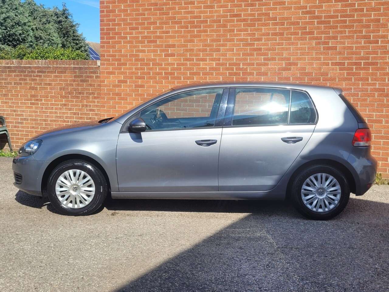 A 2012 VOLKSWAGEN GOLF 1.2 S Hatchback 5dr Petrol Manual (164 g/km, 80 bhp) A 2012 VOLKSWAGEN GOLF 1.2 S Hatchback 5dr Petrol Manual (164 g/km, 80 bhp)
