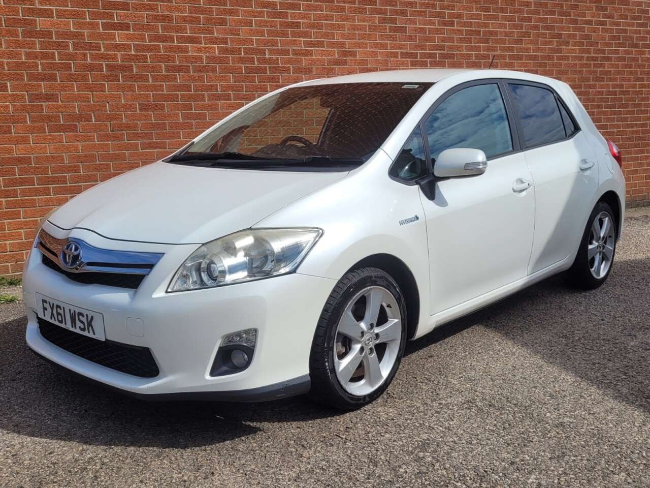 A 2011 TOYOTA AURIS 1.8 VVT-h T Spirit Hatchback 5dr Petrol Hybrid CVT Euro 5 (s/s) (136 ps) A 2011 TOYOTA AURIS 1.8 VVT-h T Spirit Hatchback 5dr Petrol Hybrid CVT Euro 5 (s/s) (136 ps)