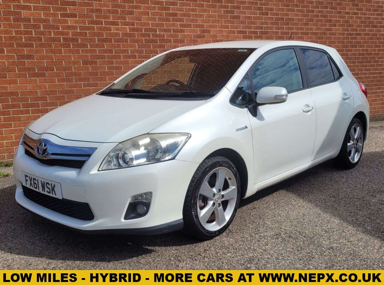A 2011 TOYOTA AURIS 1.8 VVT-h T Spirit Hatchback 5dr Petrol Hybrid CVT Euro 5 (s/s) (136 ps) A 2011 TOYOTA AURIS 1.8 VVT-h T Spirit Hatchback 5dr Petrol Hybrid CVT Euro 5 (s/s) (136 ps)
