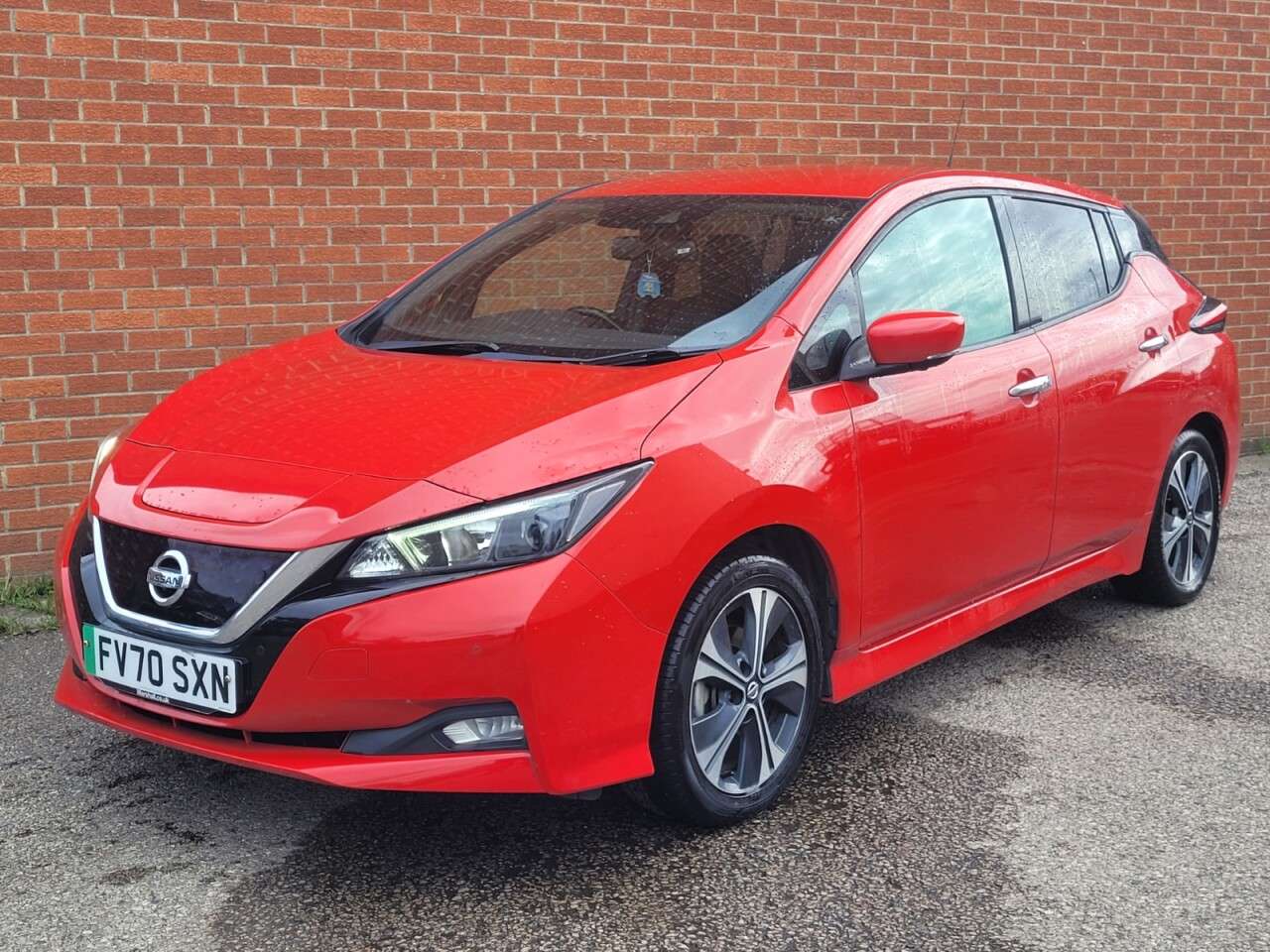 A 2020 NISSAN LEAF 40kWh N-Connecta Hatchback 5dr Electric Auto (150 ps) A 2020 NISSAN LEAF 40kWh N-Connecta Hatchback 5dr Electric Auto (150 ps)