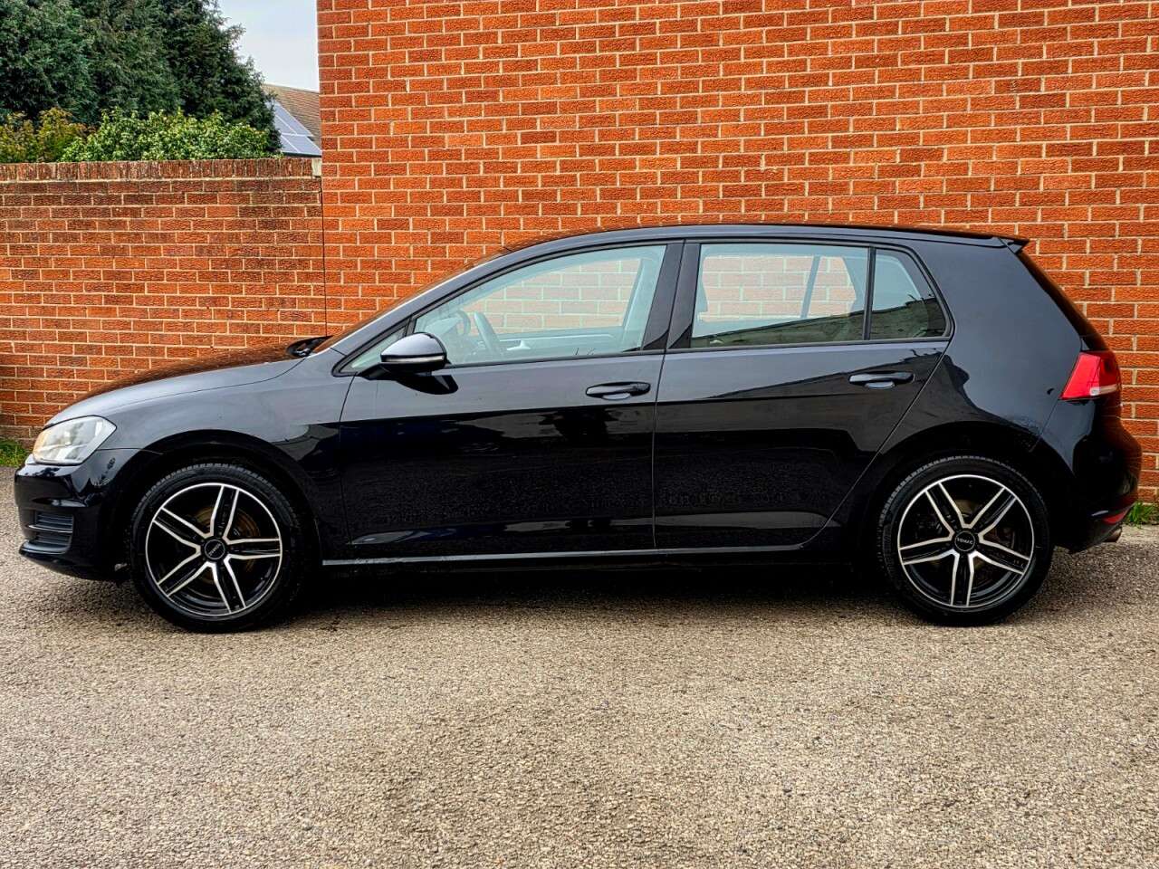 A 2013 VOLKSWAGEN GOLF 1.4 TSI BlueMotion Tech S Hatchback 5dr Petrol Manual Euro 5 (s/s) (122 ps) A 2013 VOLKSWAGEN GOLF 1.4 TSI BlueMotion Tech S Hatchback 5dr Petrol Manual Euro 5 (s/s) (122 ps)