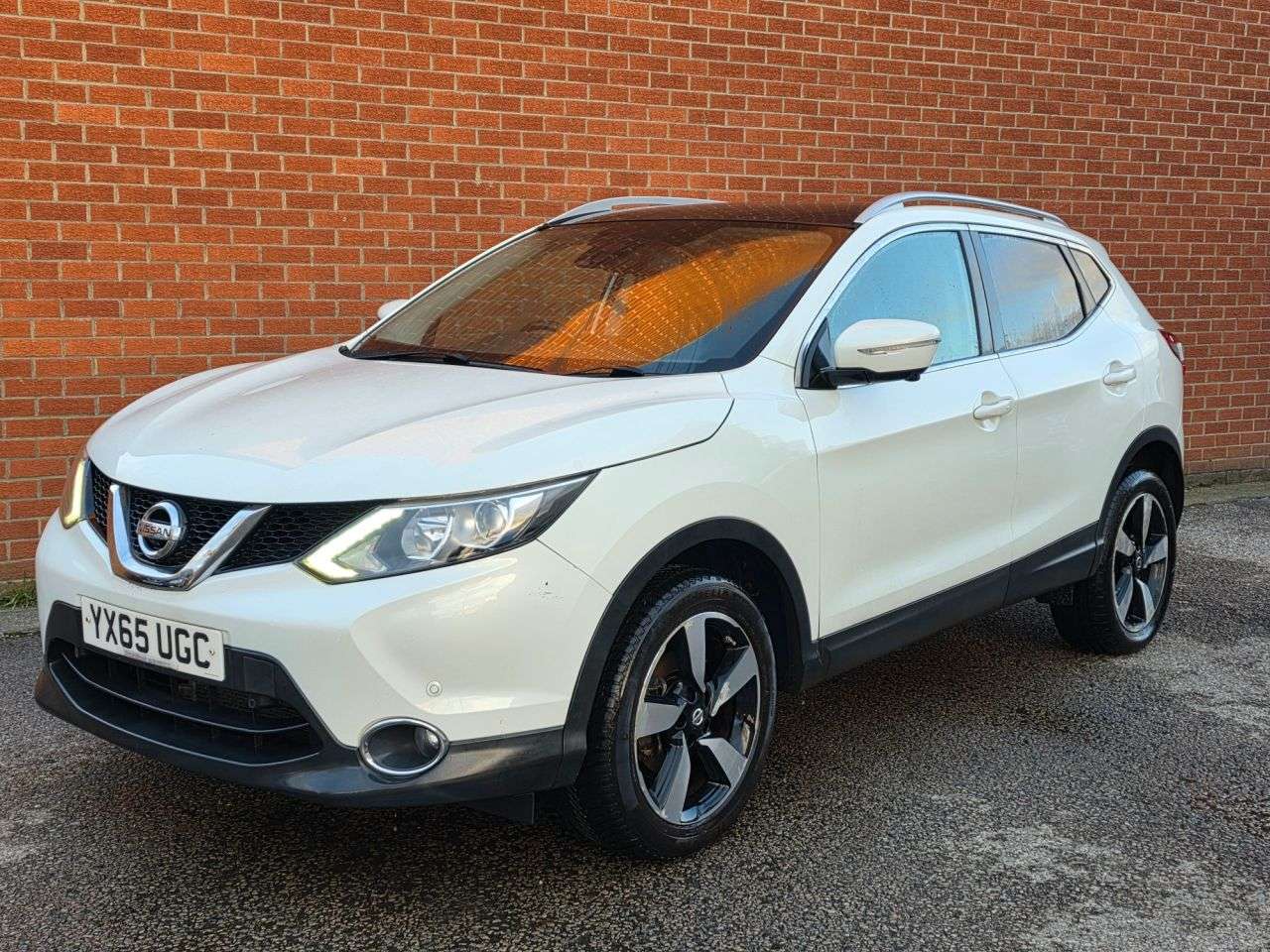 A 2015 NISSAN QASHQAI 1.2 DIG-T n-tec+ SUV 5dr Petrol Manual 2WD Euro 6 (s/s) (115 ps) A 2015 NISSAN QASHQAI 1.2 DIG-T n-tec+ SUV 5dr Petrol Manual 2WD Euro 6 (s/s) (115 ps)