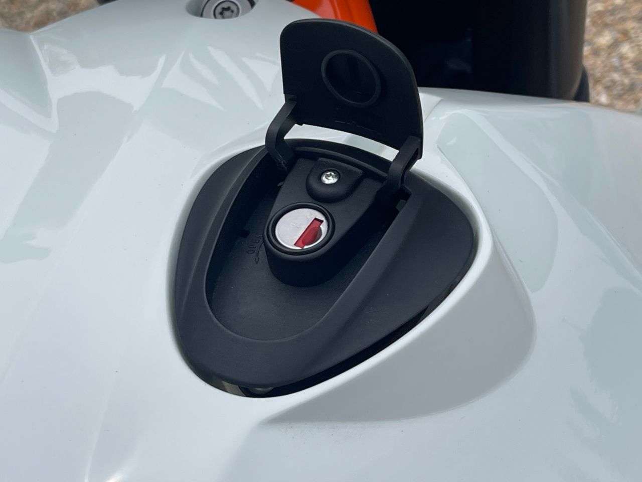 2013 KTM 990 SUPERMOTO R 13 2013 KTM 990 SUPERMOTO R 13