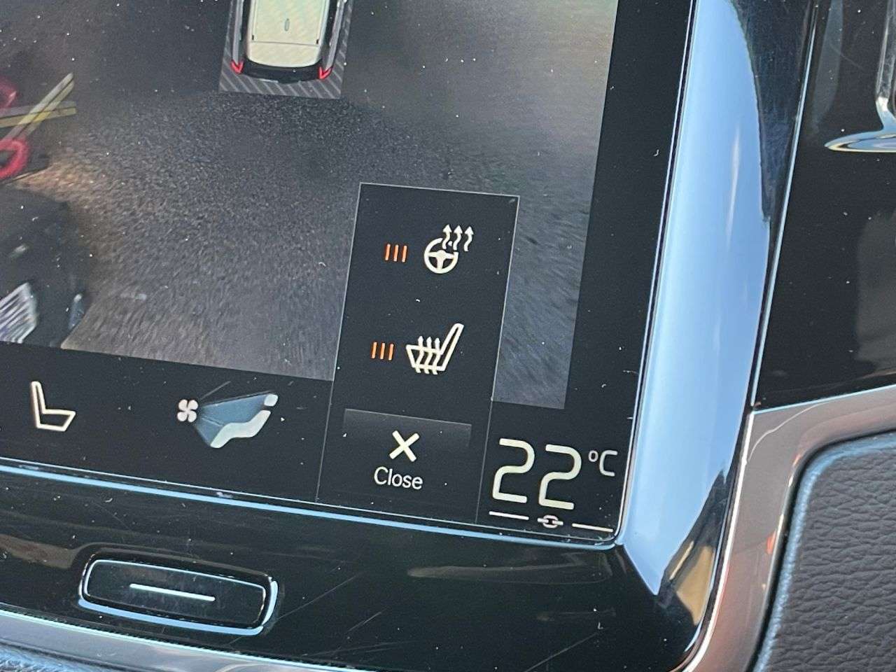 A 2019 VOLVO XC90 2.0 B5 MHEV R-Design SUV 5dr Diesel Hybrid Auto 4WD Euro 6 (s/s) (235 ps) W A 2019 VOLVO XC90 2.0 B5 MHEV R-Design SUV 5dr Diesel Hybrid Auto 4WD Euro 6 (s/s) (235 ps) W