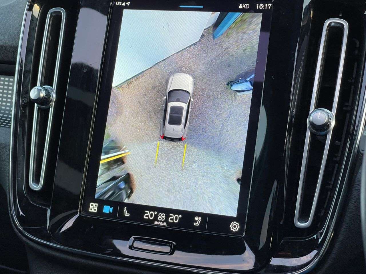 2021 VOLVO XC40 2021 VOLVO XC40