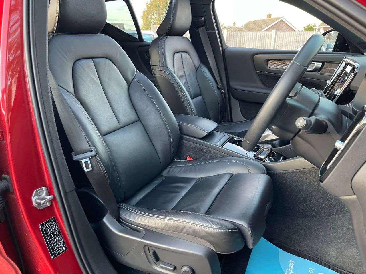 2021 VOLVO XC40 2021 VOLVO XC40