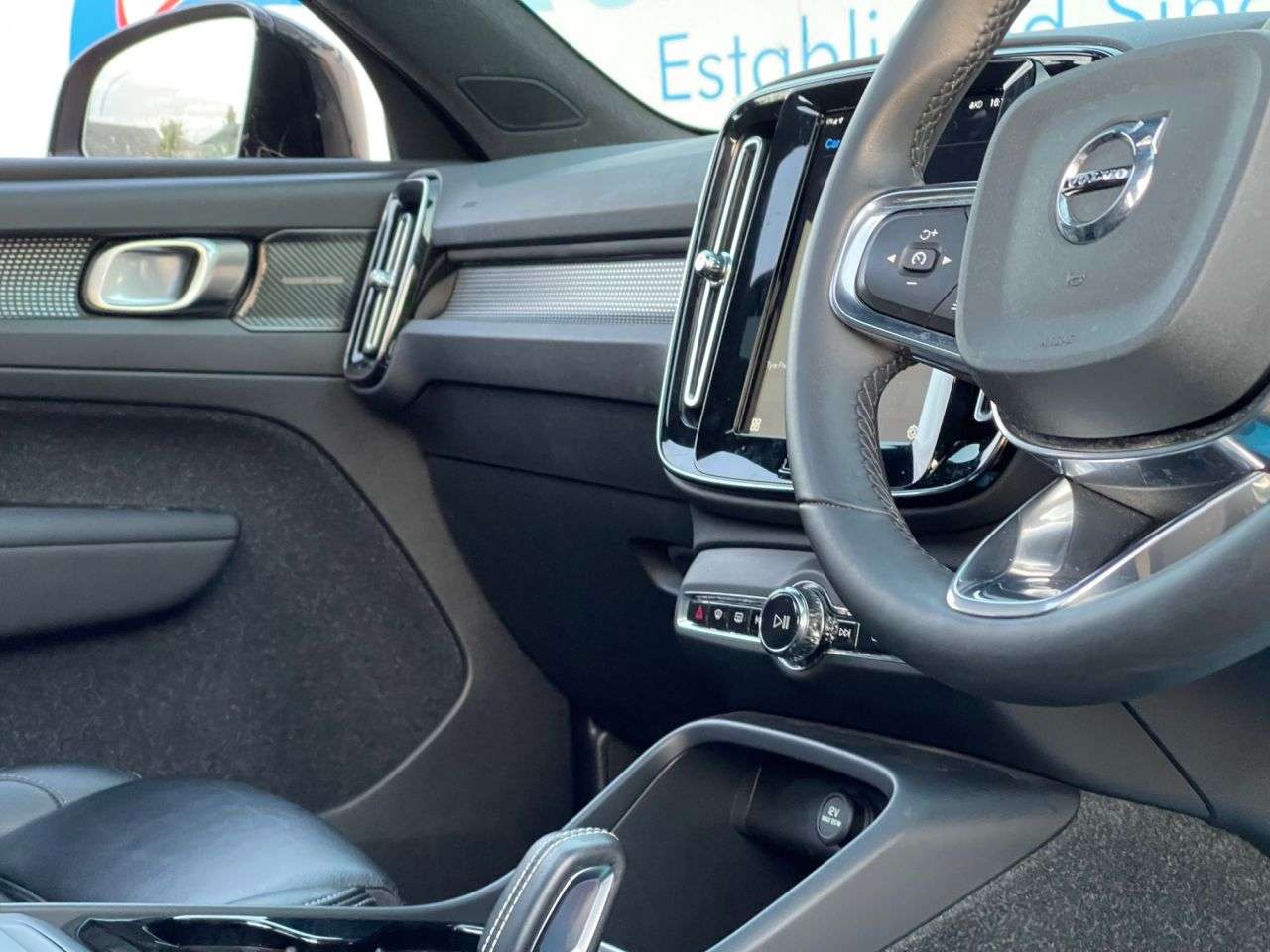 2021 VOLVO XC40 2021 VOLVO XC40