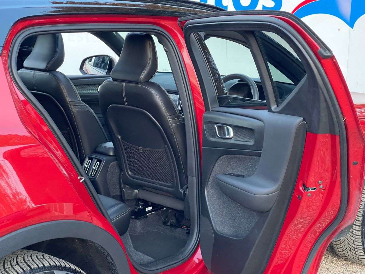 2021 VOLVO XC40 2021 VOLVO XC40