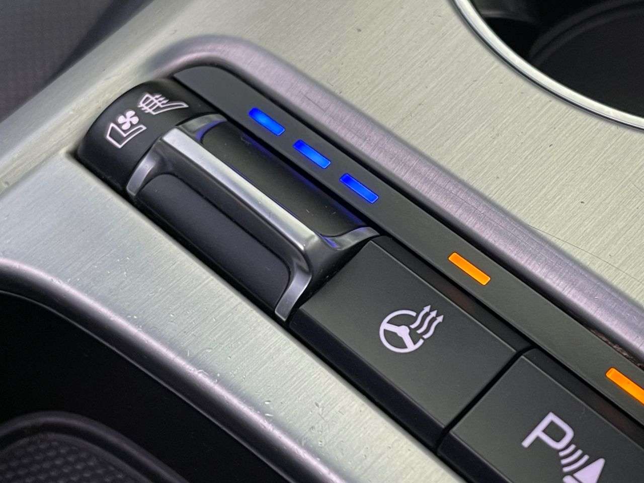 A 2019 KIA STINGER 3.3 T-GDi V6 GPF GT S Gran Turismo 5dr Petrol Auto Euro 6 (s/s) (365 bhp) A A 2019 KIA STINGER 3.3 T-GDi V6 GPF GT S Gran Turismo 5dr Petrol Auto Euro 6 (s/s) (365 bhp) A