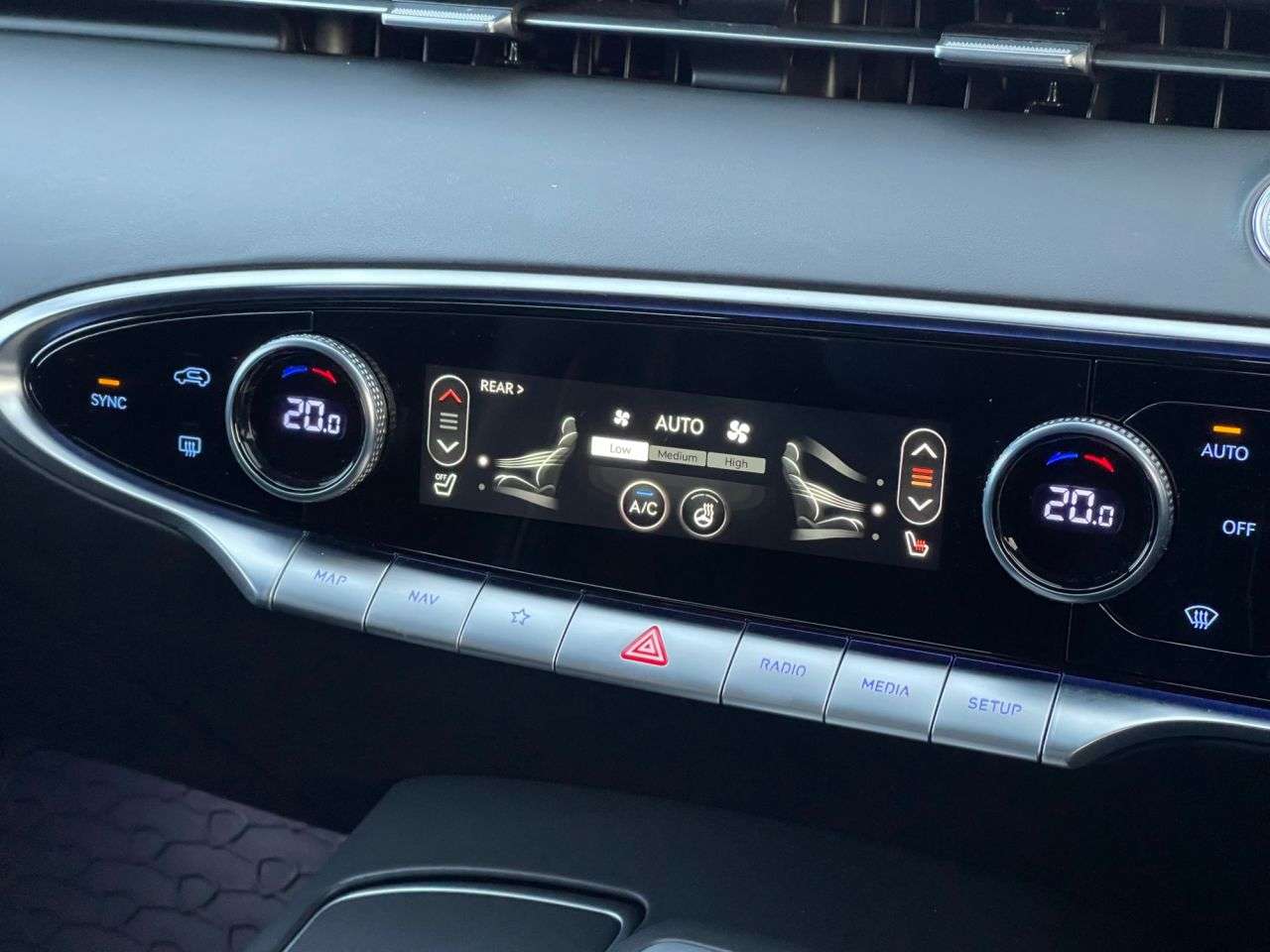 2022 GENESIS GV70 2022 GENESIS GV70