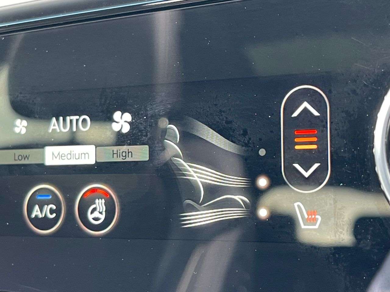 A 2022 GENESIS GV70 2.5T Sport SUV 5dr Petrol Auto 4WD Euro 6 (s/s) (304 ps) Innovation Pack / A 2022 GENESIS GV70 2.5T Sport SUV 5dr Petrol Auto 4WD Euro 6 (s/s) (304 ps) Innovation Pack /
