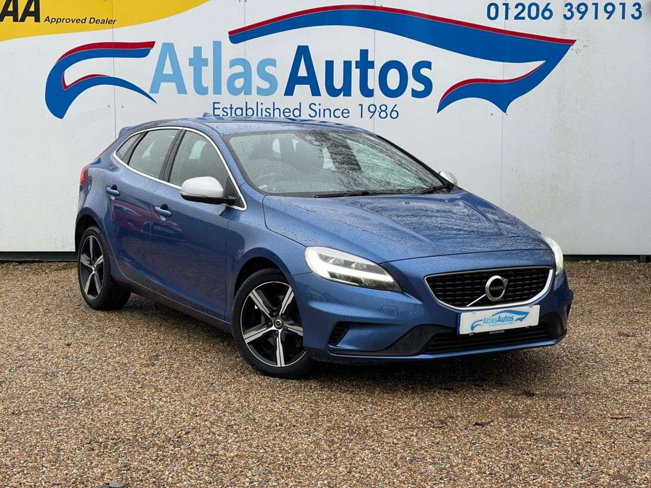 2017 VOLVO V40 2017 VOLVO V40