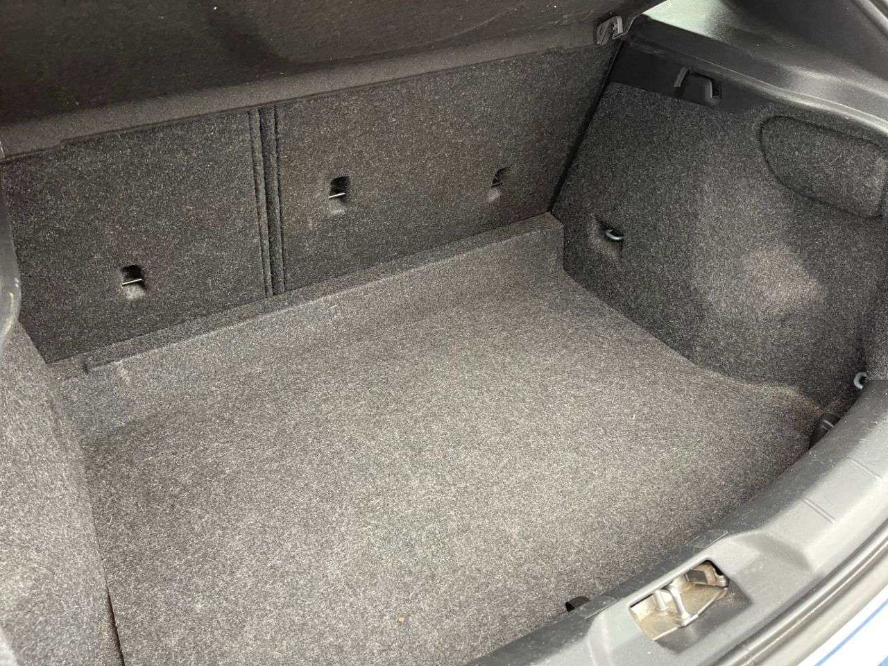 2017 VOLVO V40 2017 VOLVO V40