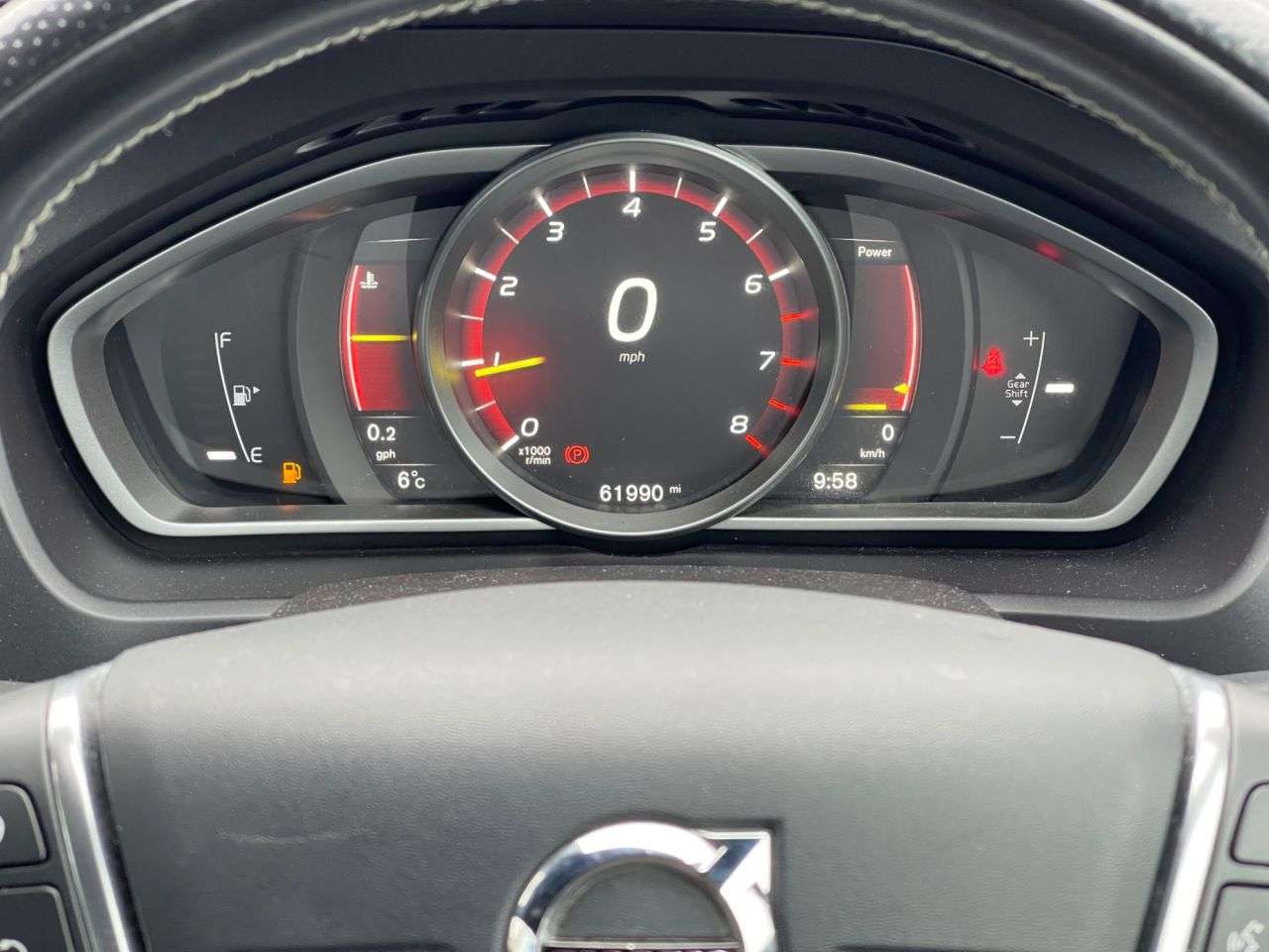 2017 VOLVO V40 2017 VOLVO V40