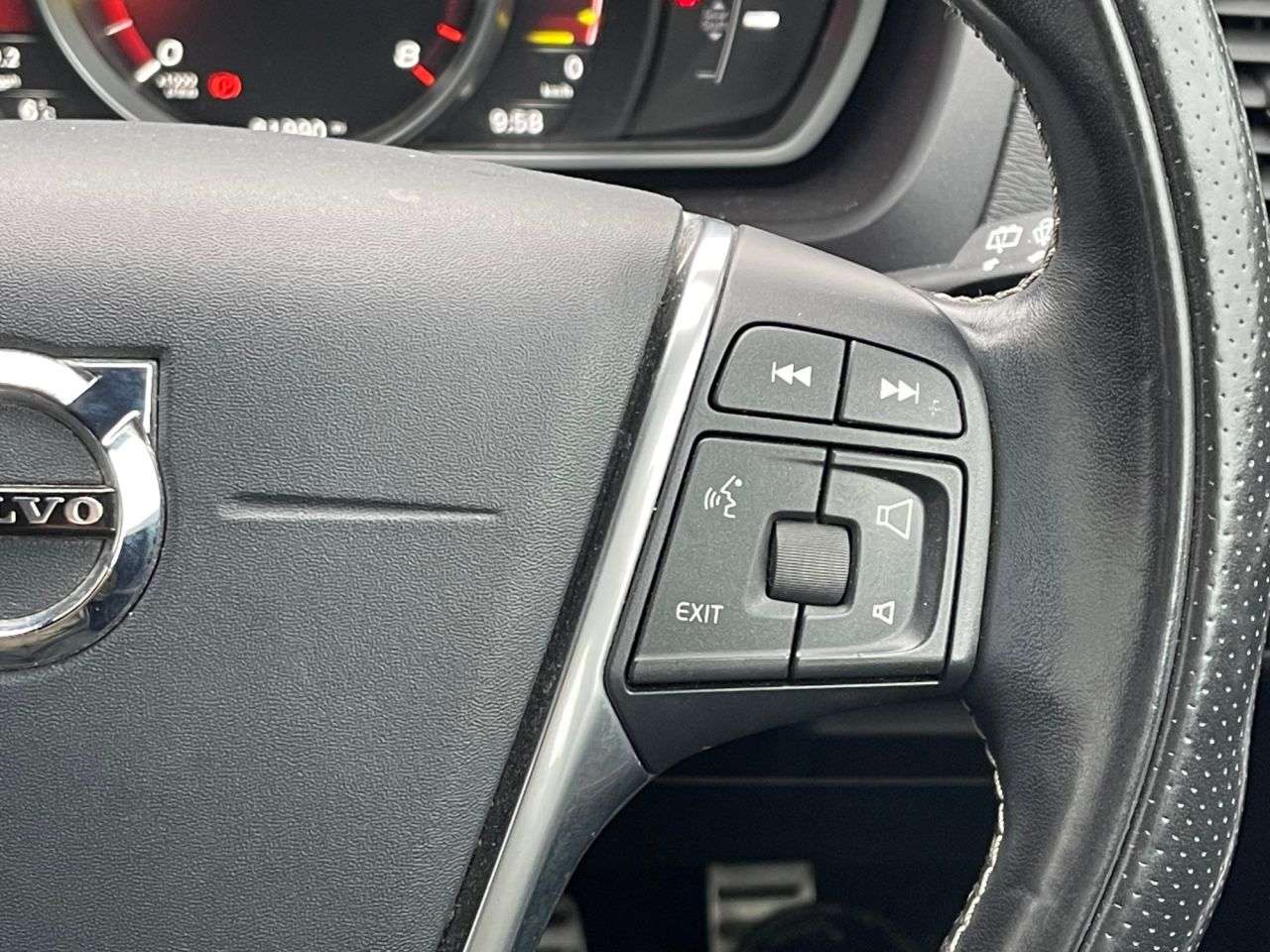 2017 VOLVO V40 2017 VOLVO V40