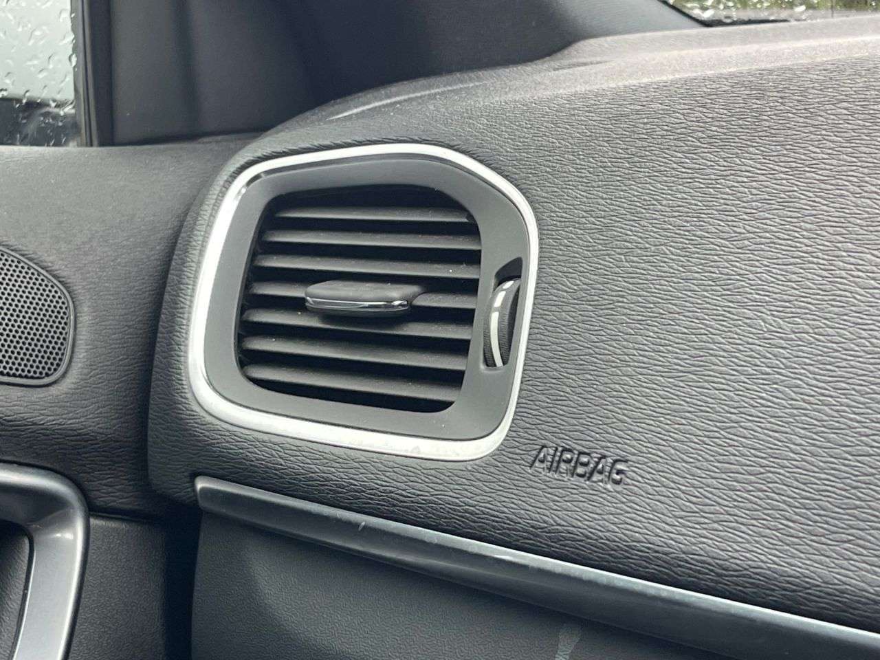 2017 VOLVO V40 2017 VOLVO V40