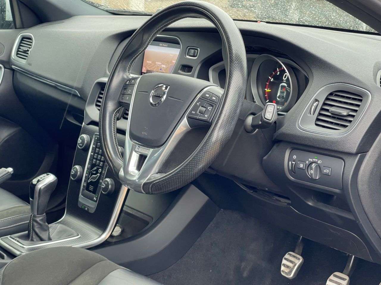 2017 VOLVO V40 2017 VOLVO V40