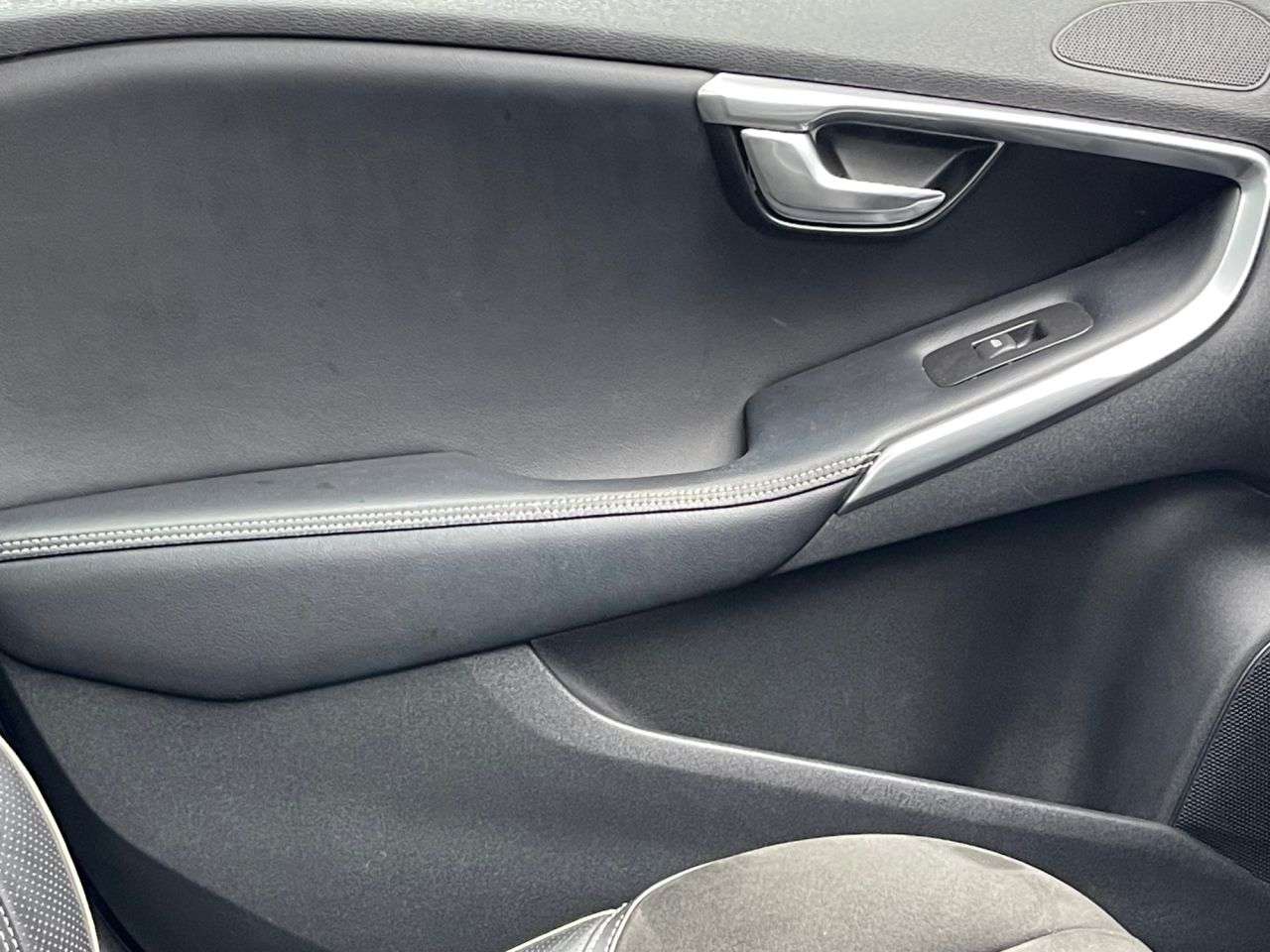 2017 VOLVO V40 2017 VOLVO V40