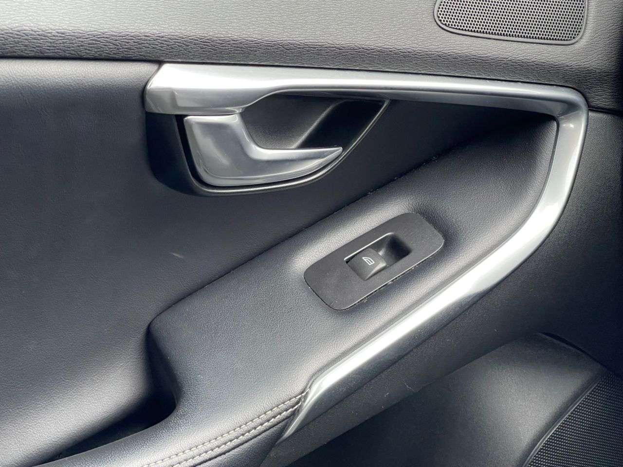 2017 VOLVO V40 2017 VOLVO V40